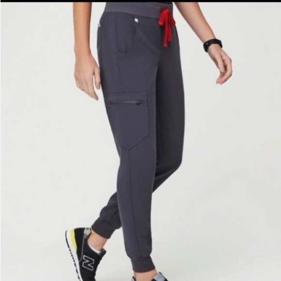 Charcoal Figs Scrubs Women PS Top & XS Joggers - Picture 5 of 8
